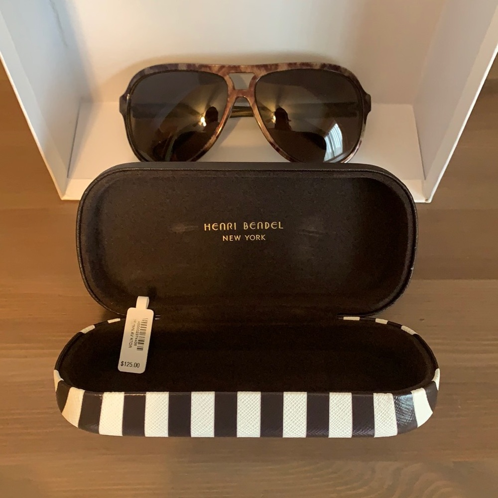 Henri Bendel Aviator Sunglasses with Case